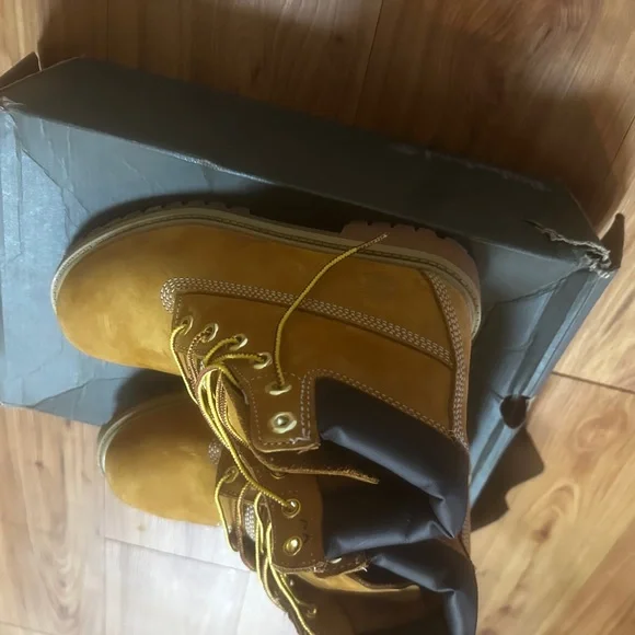 Timberland Boys Classic Wheat Boots - Picture 4 of 6